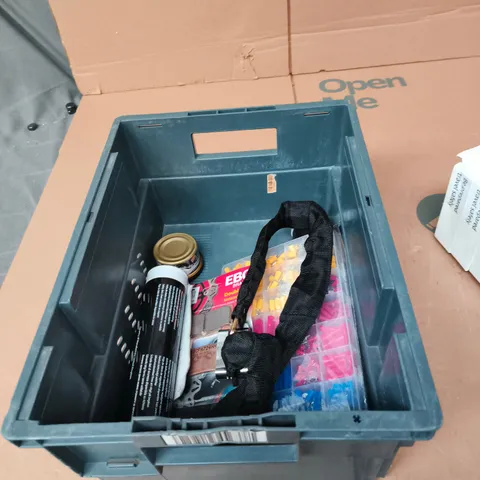 TOTE OF APPROXIMATELY 6 ASSORTED ITEMS TO INCLUDE: VEHICLE MOUNTED SAFETY HAMMER 