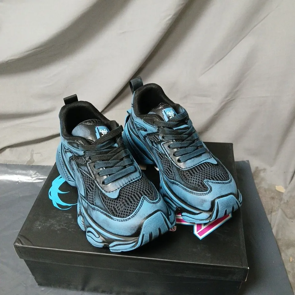 KOI HATSUNE MIKE MEGA CHUNKY TRAINER BLACK BOXED UK SIZE 3 (US SIZE 5)