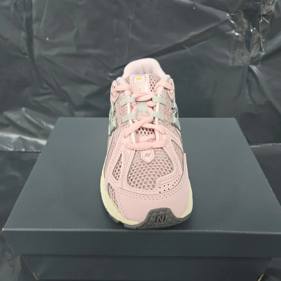 BOXED PAIR OF NEW BALANCE KIDS 1906R TRAINERS IN ROSE SUGAR ICE WINE - UK 11K
