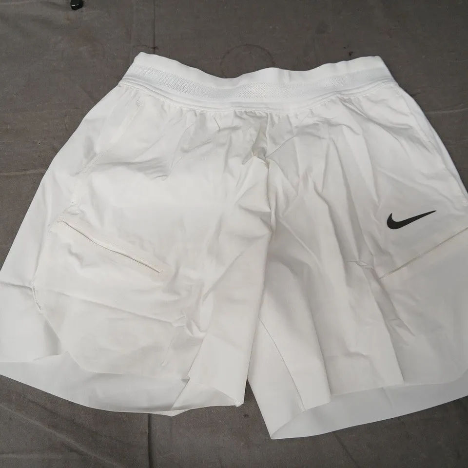 NIKE MENS STANDARD FIT SHORTS IN WHITE - MEDIUM