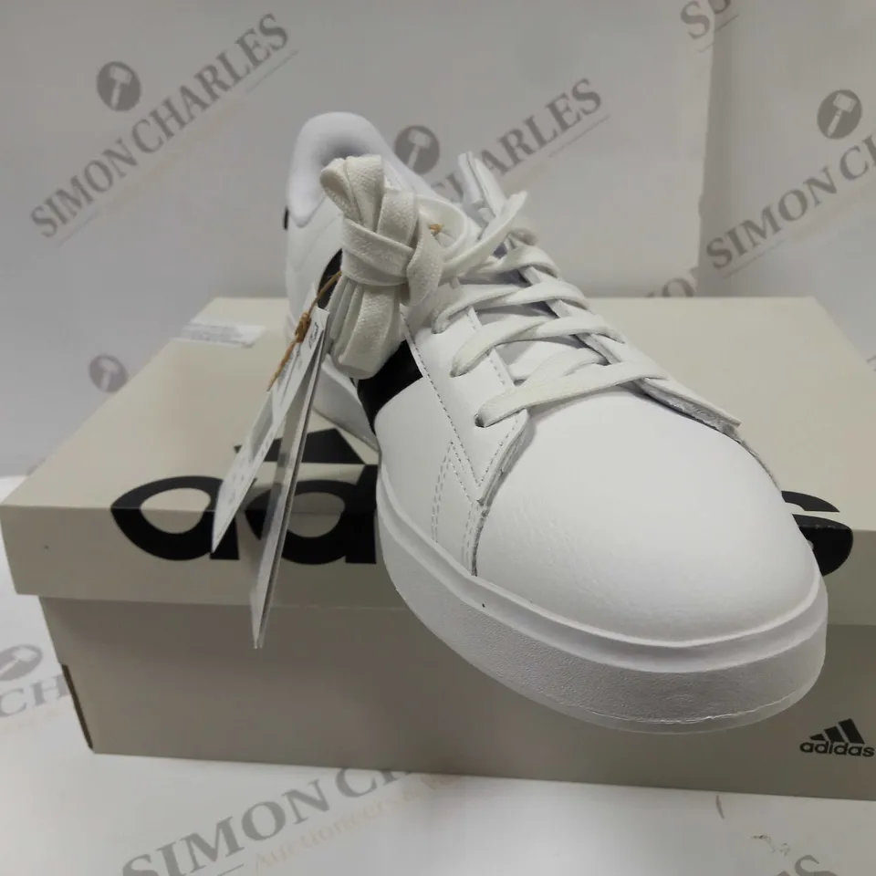 BOXED PAIR OF ADIDAS GW9195 GRAND COURT 2,0 TRAINERS UK SIZE 9.5