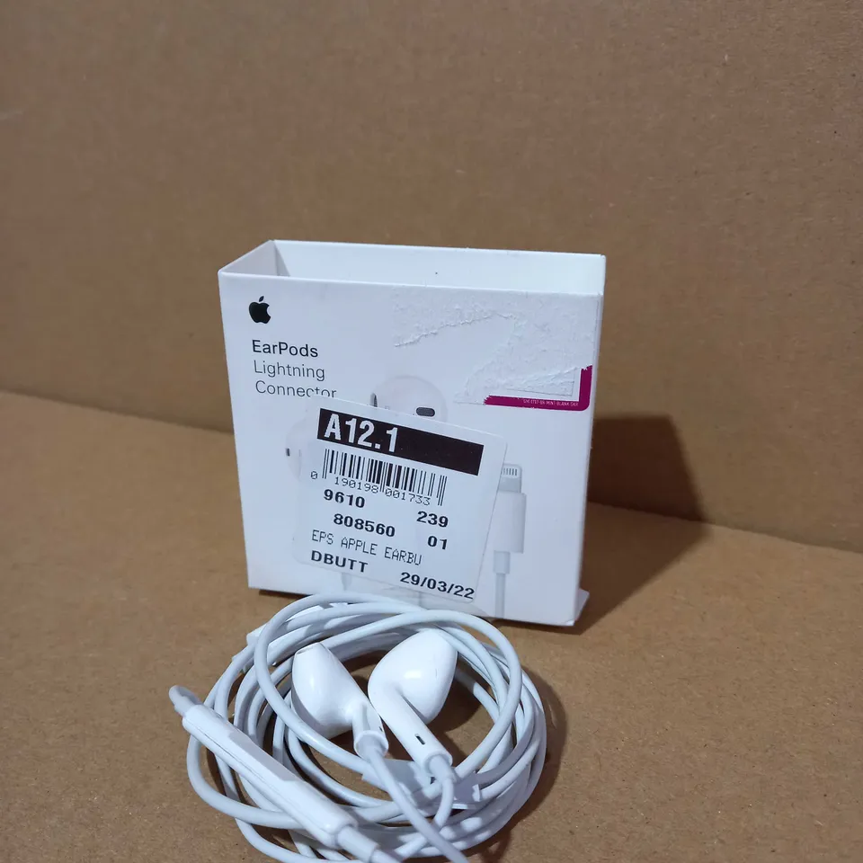 APPLE EARPODS WITH LIGHTENING CONNECTOR 