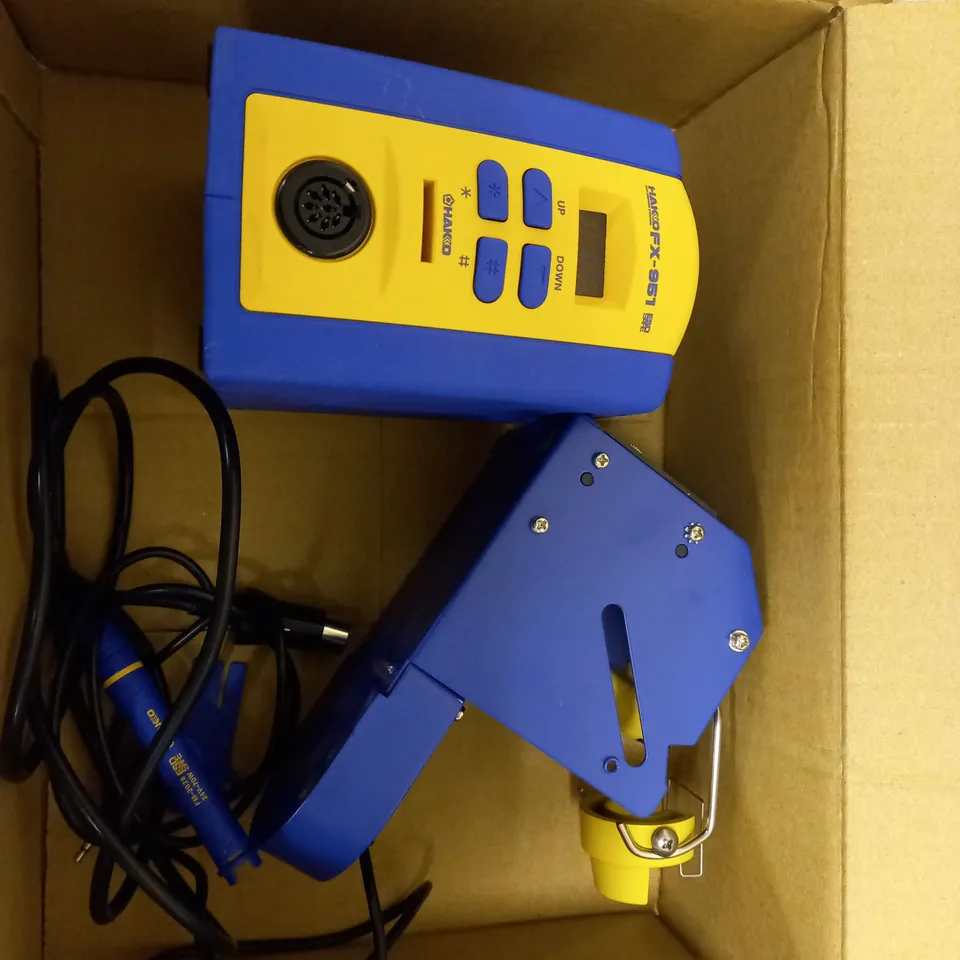 HAKKO FX951-64 SET1 STATION, SOLDERING IRON & TIP SET 75W AC 24V 200 TO 450ºC