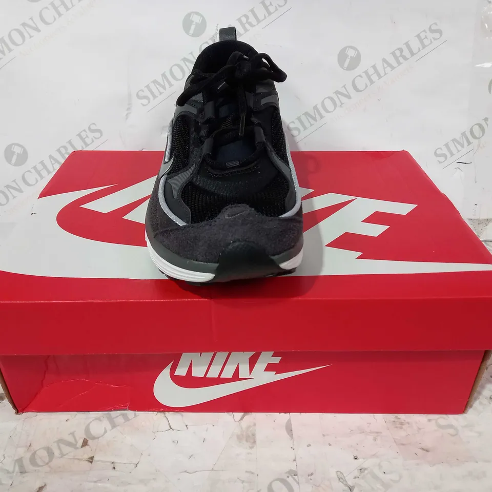 BOXED PAIR OF NIKE AIR MAX BLISS SHOES IN BLACK/METALLIC SILVER/GREY UK SIZE 6.5
