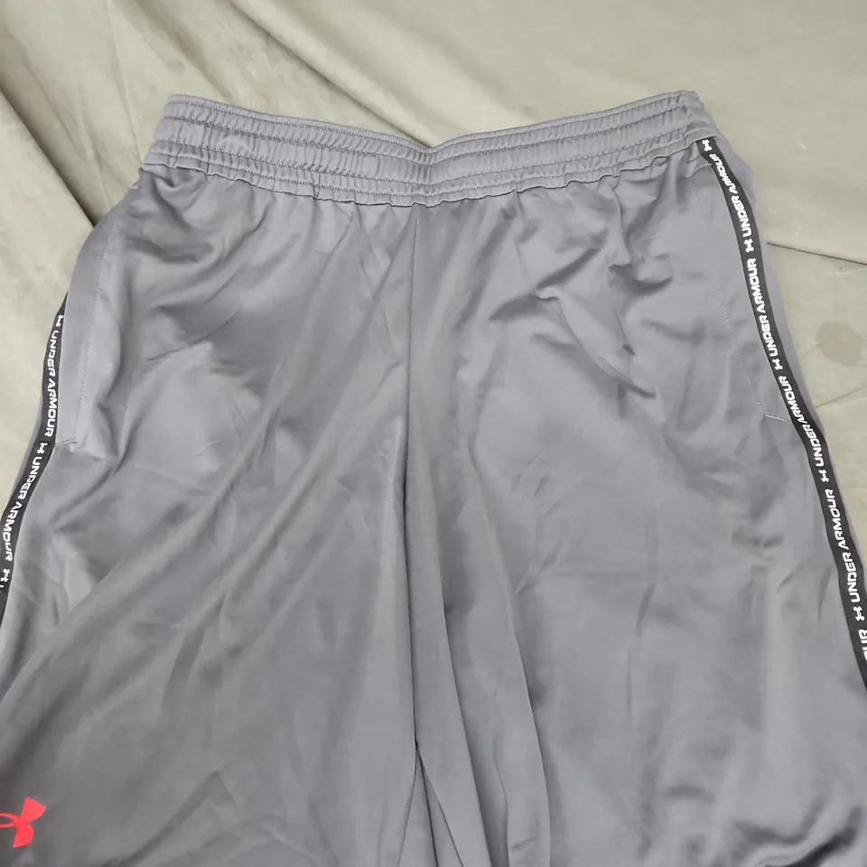 UNDER ARMOUR ATHLETIC SHORTS – GRAY - M 