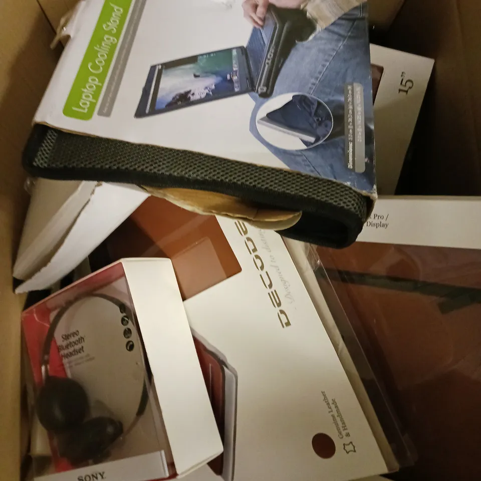 APPROXIMATELY 10 ASSORTED ELECTRICAL PRODUCTS TO INCLUDE LAPTOP COOLING STAND, WIRELESS HEADPHONES, PROTECTIVE TABLET CASES ETC 