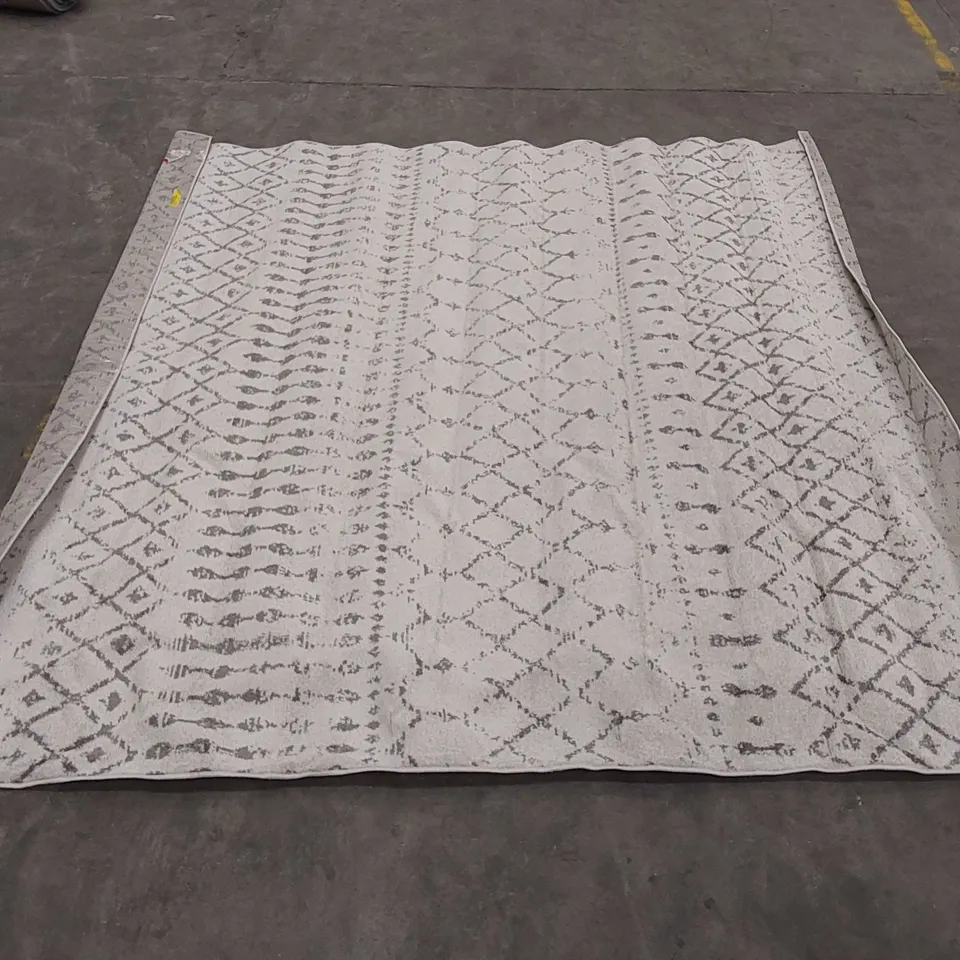 HEILIG SQUARE GREY/OFF-WHITE RUG // SIZE: 244 X 244cm