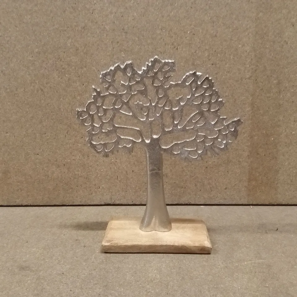 DECORATIVE METAL TREE ON STAND 