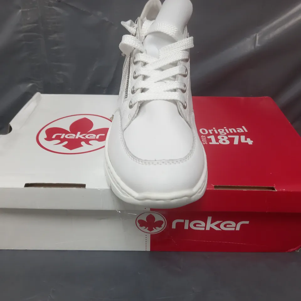 BOXED PAIR OF RIEKER TRAINERS IN WHITE LEATHER SIZE 7.5
