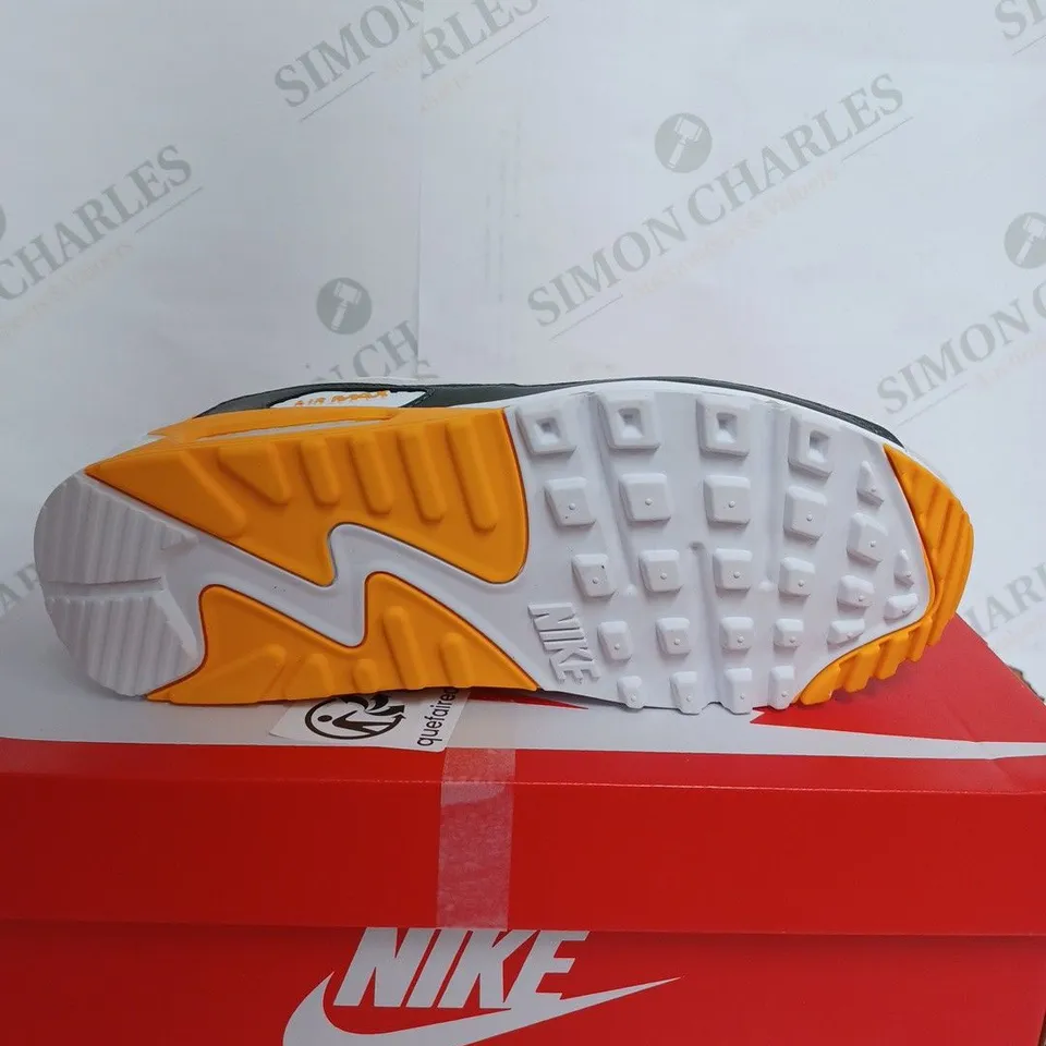 BOXED NIKE AIR MAX 90 IN WHITE & ORANGE - UK 6 