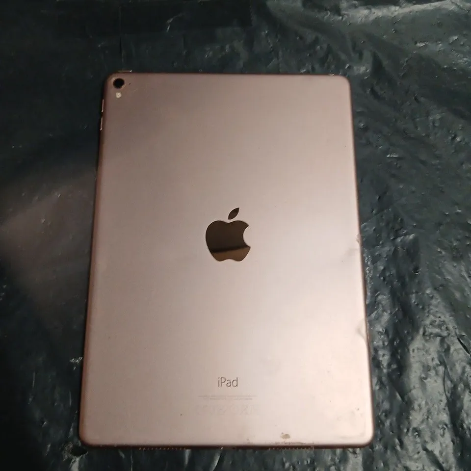 APPLE IPAD PRO – ROSE GOLD TABLET (CRACKED SCREEN)