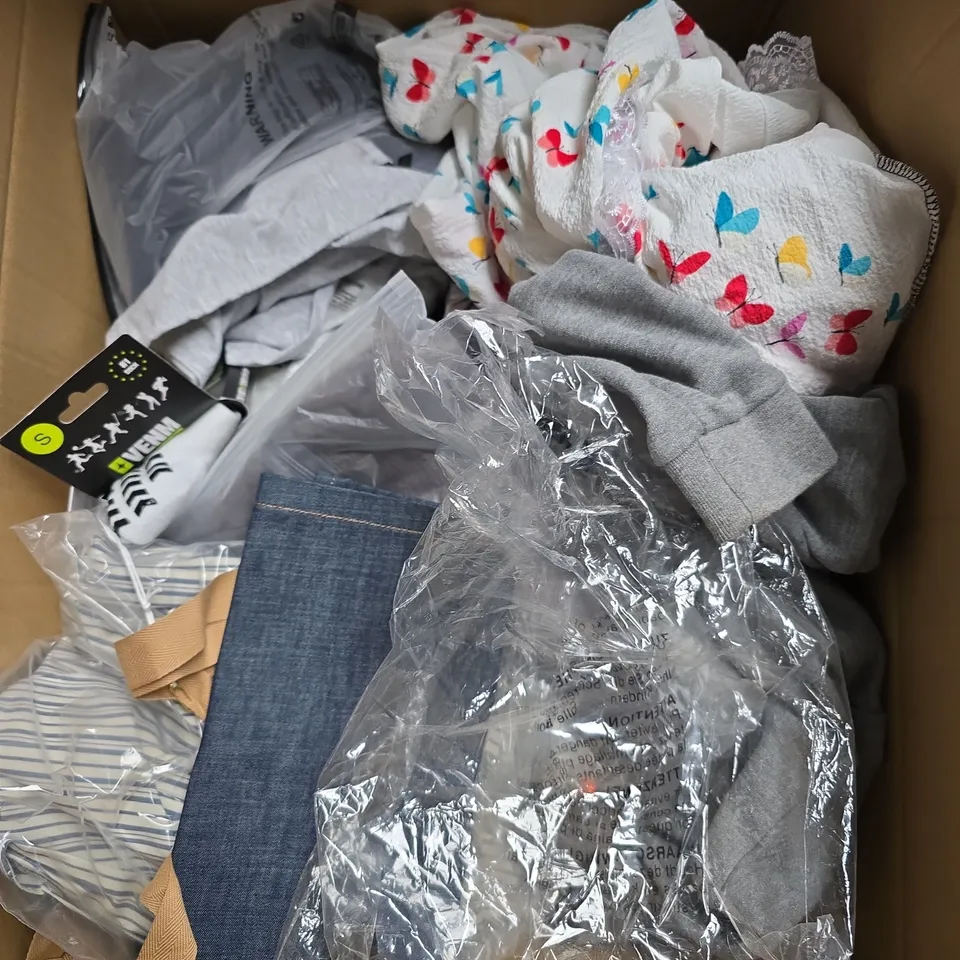 BOX OF APPROXIMATELY 20 ASSORTED CLOTHING ITEMS TO INCLUDE DRESSES, SKIRT, HAT, ETC
