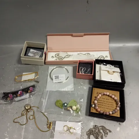 APPROXIMATELY 30 ASSORTED JEWELLERY PRODUCTS TO INCLUDE EARRINGS, NECKLACES, BRACELETS ETC