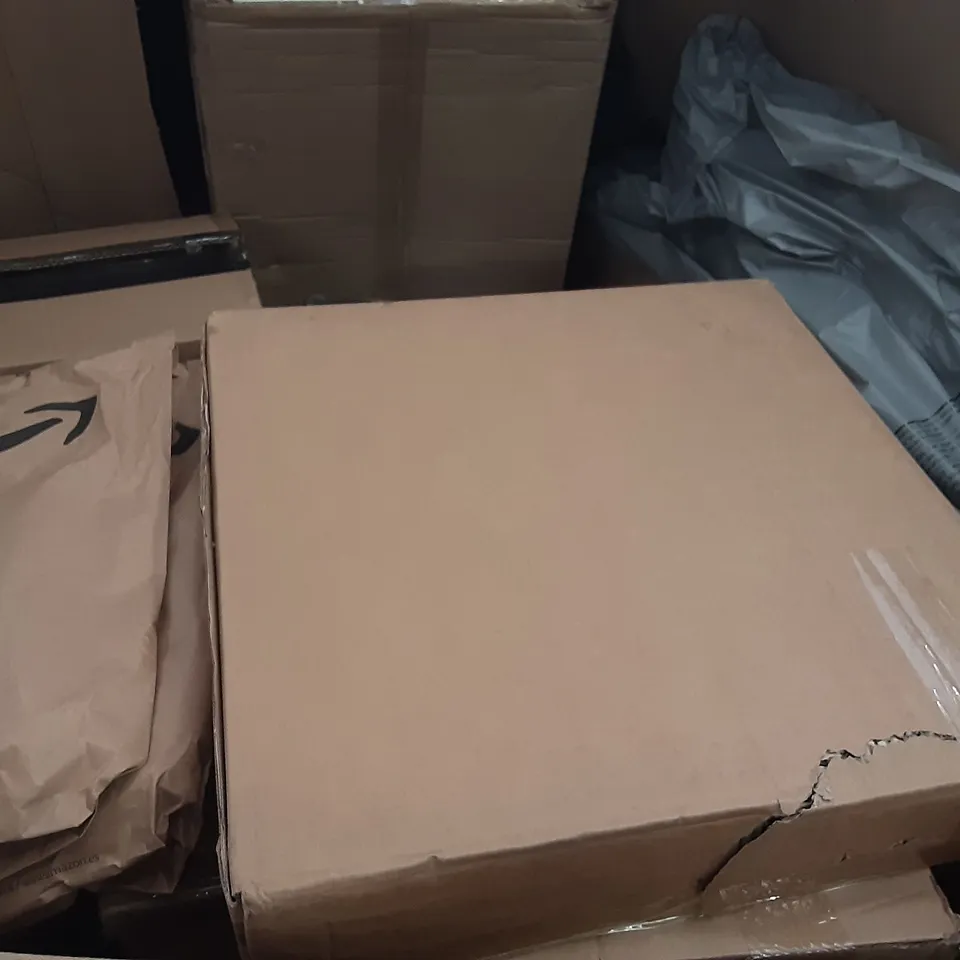 PALLET OF ASSORTED PRODUCTS INCLUDING D SHAPE TOILET SEAT, MASS DYNAMIC TOILET SEAT, SELECTMIRRORS, PICTURE FRAME, SCOVILLE NEVER STICK FRYING PAN