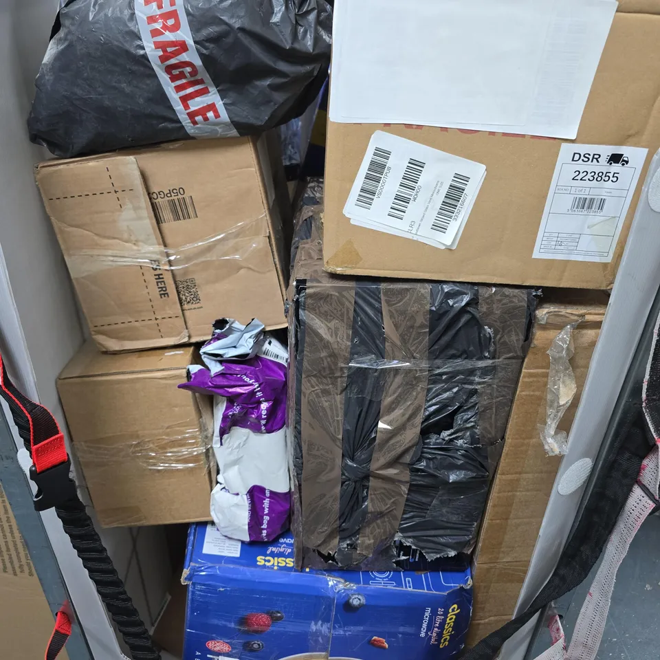 APPROXIMATELY 10 ASSORTED DAMAGED/FAULTY HOUSEHOLD PRODUCTS TO INCLUDE HOME DECOR, MINI GRILL, MICROWAVE ETC - COLLECTION ONLY