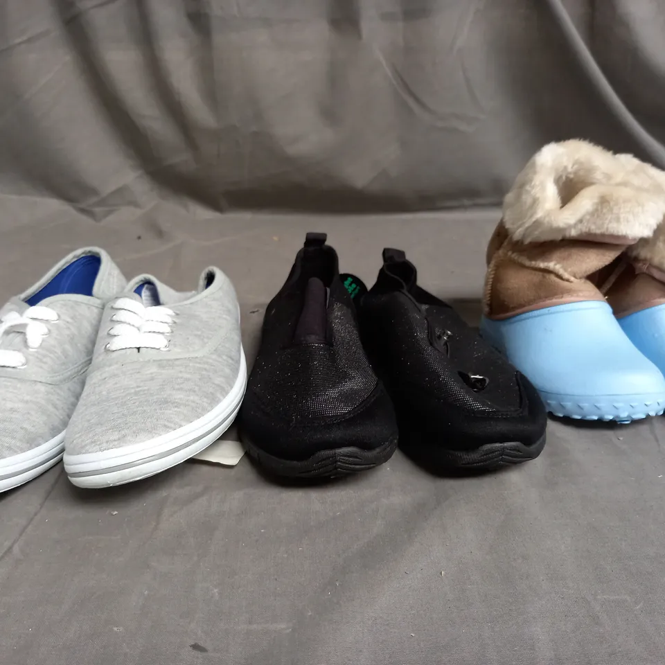 APPROXIMATELY 10 ASSORTED KIDS PAIRS OF SHOES IN VARIOUS COLOURS, STYLES, AND SIZES