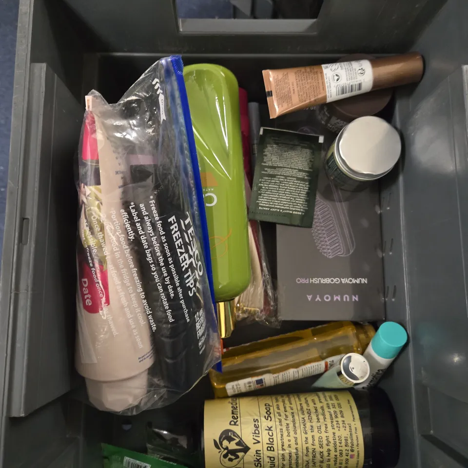 APPROXIMATEY 20 ASSORTED HEALTH AND BEAUTY PRODUCTS TO INCLUDE - DR SQUATCH BODY WASH - VITAL BABY CLEANSING WATER AND NEAL'S YARD TONER