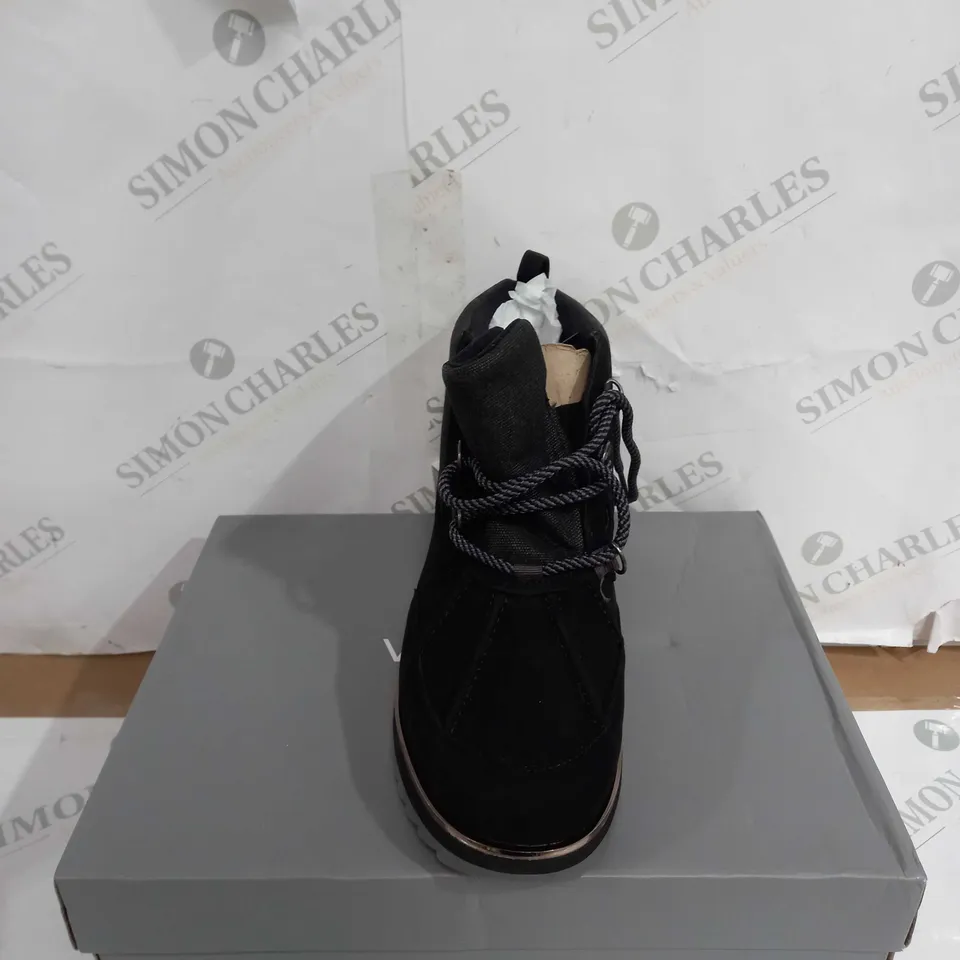 BOXED VIONIC NOLAN WATERPROOF BOOTS SIZE 7