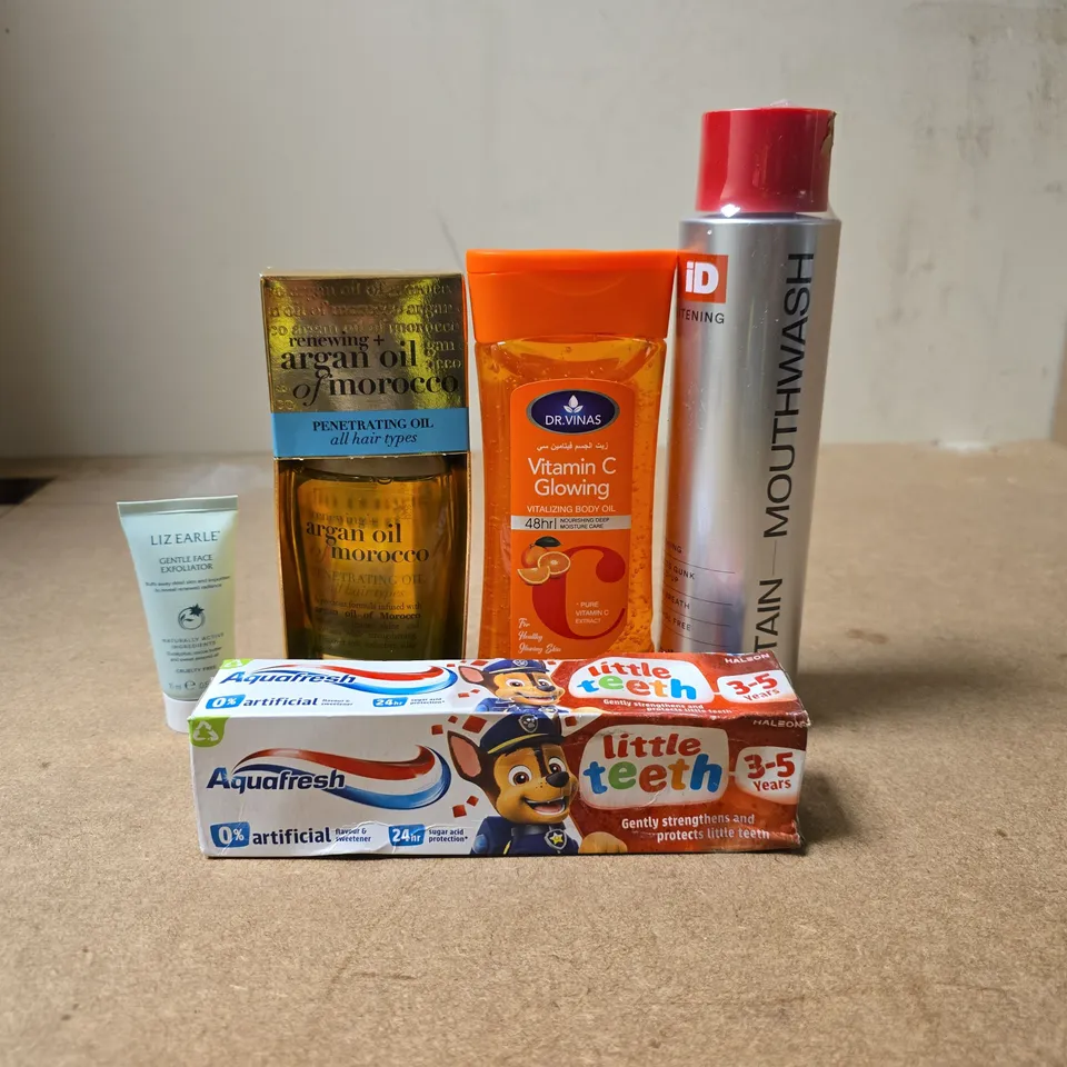 TOTE OF APPROXIMATELY 20 ASSORTED COSMETIC ITEMS TO INCLUDE LIZ EARLE, ARGAN OIL OF MOROCCO, AQUAFRESH, ID WHITENING, DR VINAS VITAMIN C GLOWING BODY OIL ETC