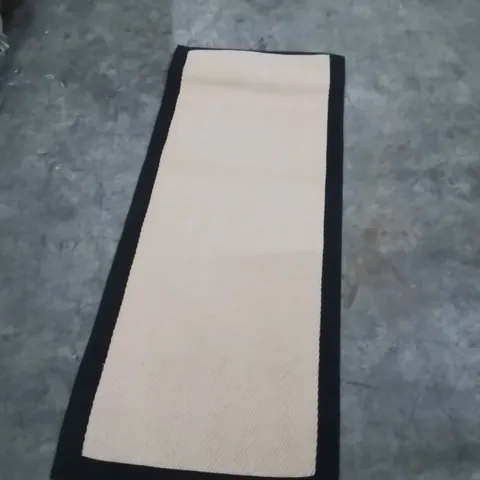 QUALITY DESIGNER AREA RUG - APPROXIMATELY 150X60CM