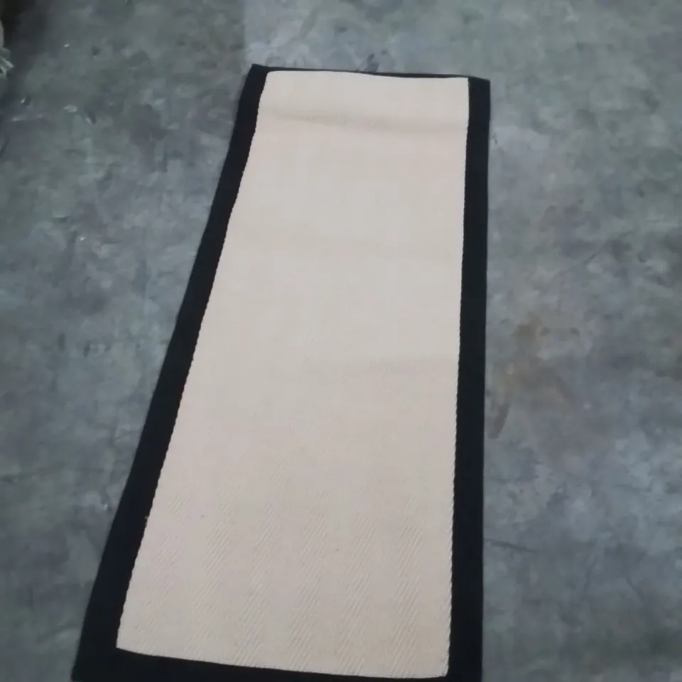 QUALITY DESIGNER AREA RUG - APPROXIMATELY 150X60CM