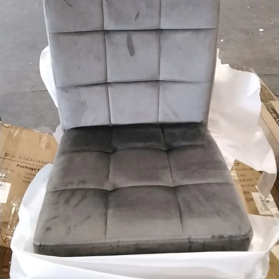 A BOXED GREY FABRIC UPHOLSTERED CHAIR