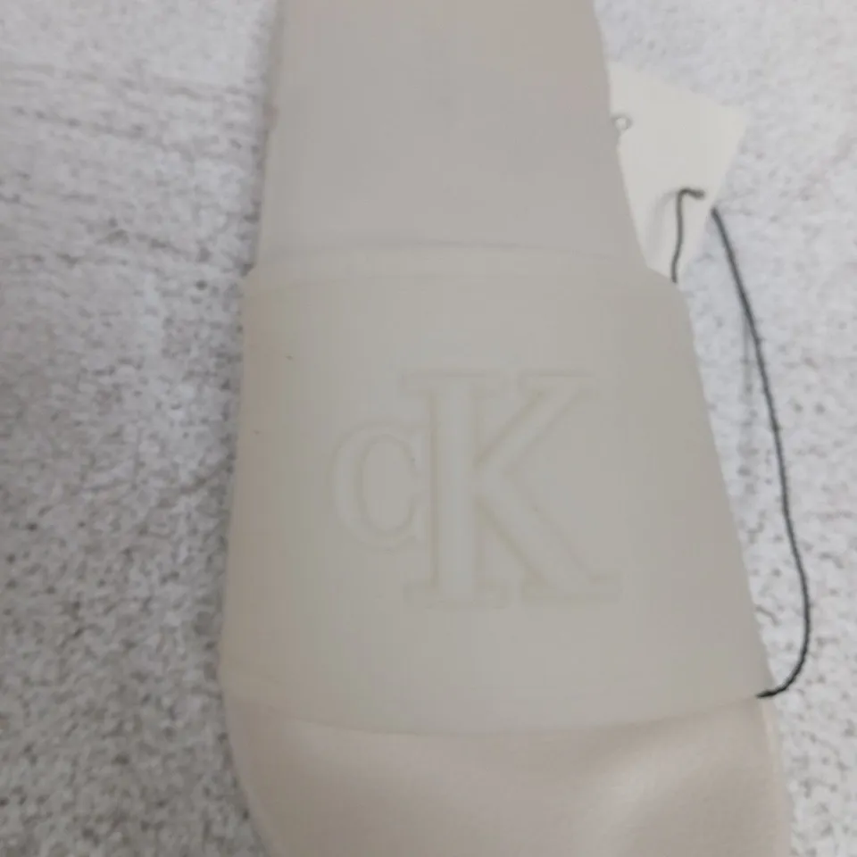 CALVIN KLEIN SLIDES SANDALS – BEIGE/CREME - SIZE 4