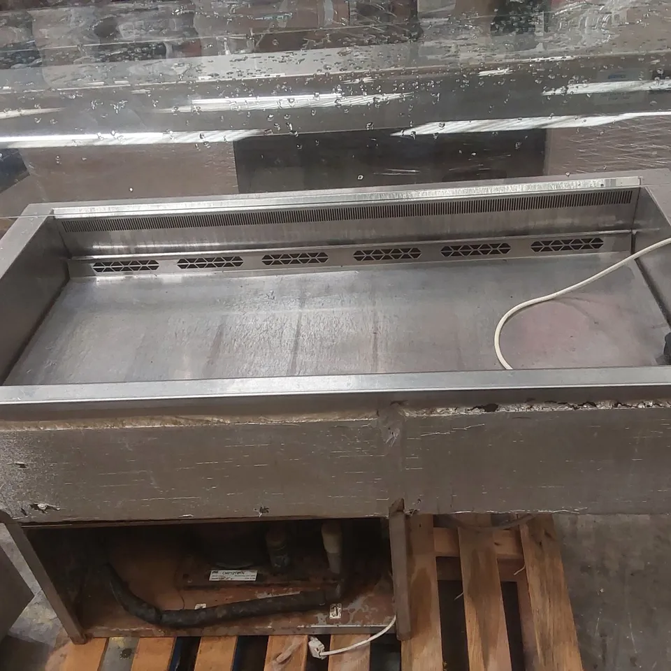 COMMERCIAL TEMPERATURE CONTROLLED FOOD DISPLAY UNIT