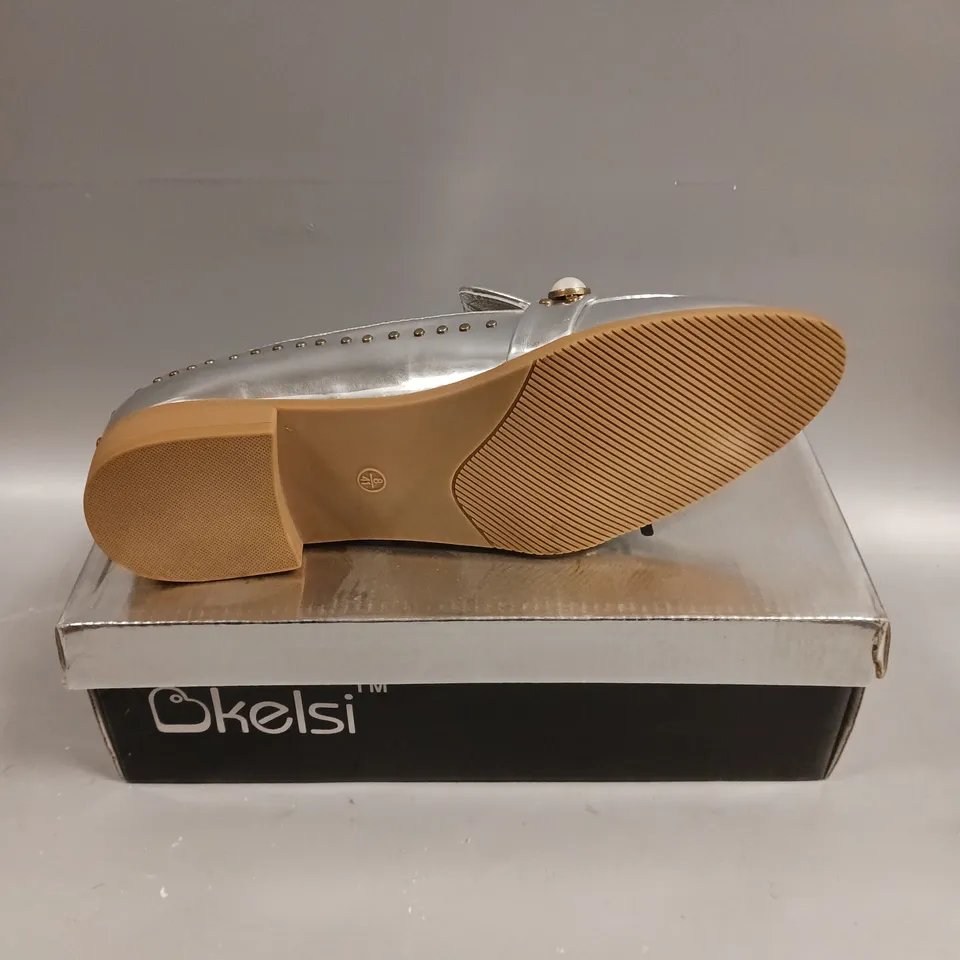 BOXED PAIR OF KELSI SLIP ON LOW HEEL SHOES IN SILVER - 8
