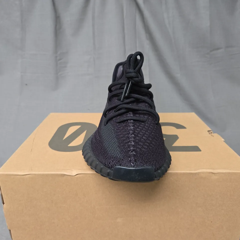 BOXED ADIDAS YEEZY BOOST 350 V2 ONYX - UK 6 