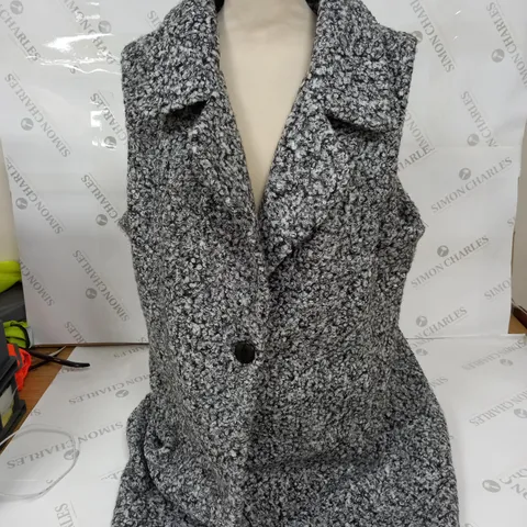 KLASS BUTTONED SLEEVELESS JACKET IN WHITE/BLACK - LARGE