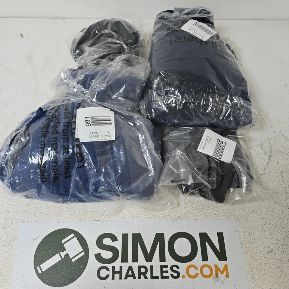 APPROXIMATELY 22 ASSORTED CLOTHING ITEMS IN VARIOUS SIZES, STYLES & SIZES TO INCLUDE NAVY PLEATED JUMPSUIT, HW BLACK SHPNG SHORT, NAVY CORSAGE 3 PIECE, ETC - COLLECTION ONLY