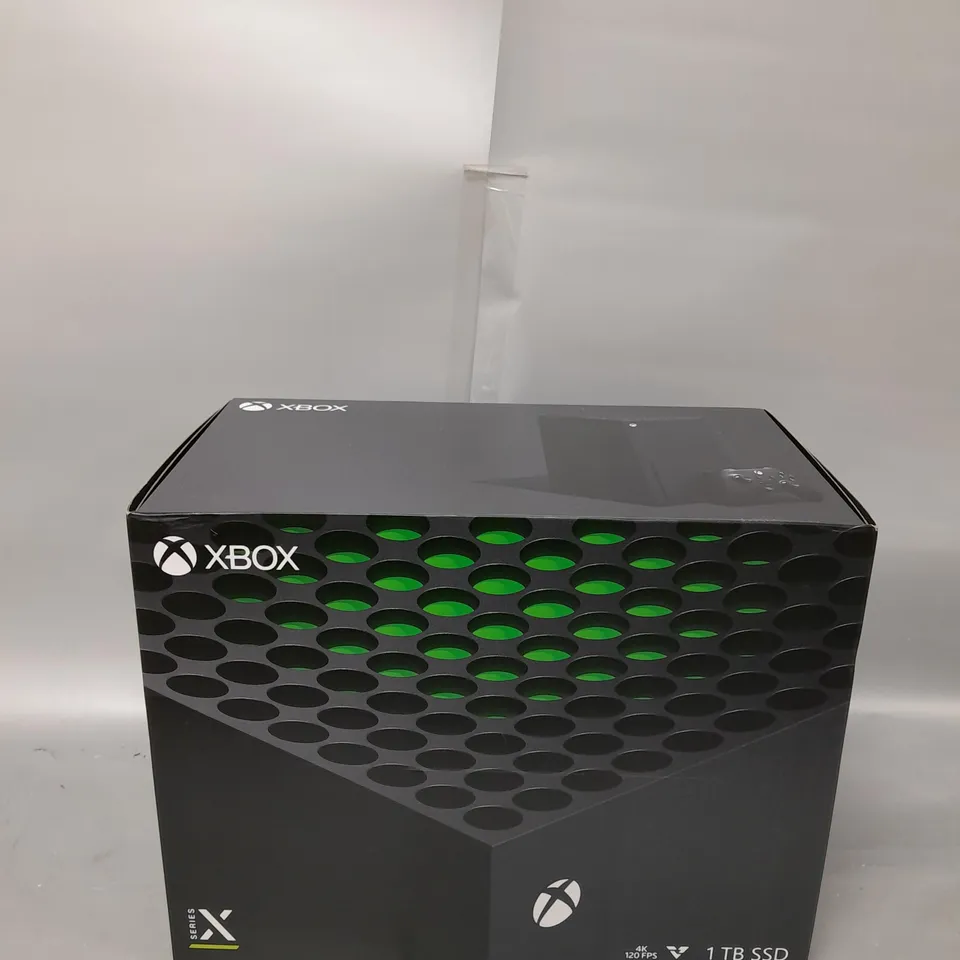 BOXED XBOX SERIES X GAMES CONSOLE WITH CONTROLLER