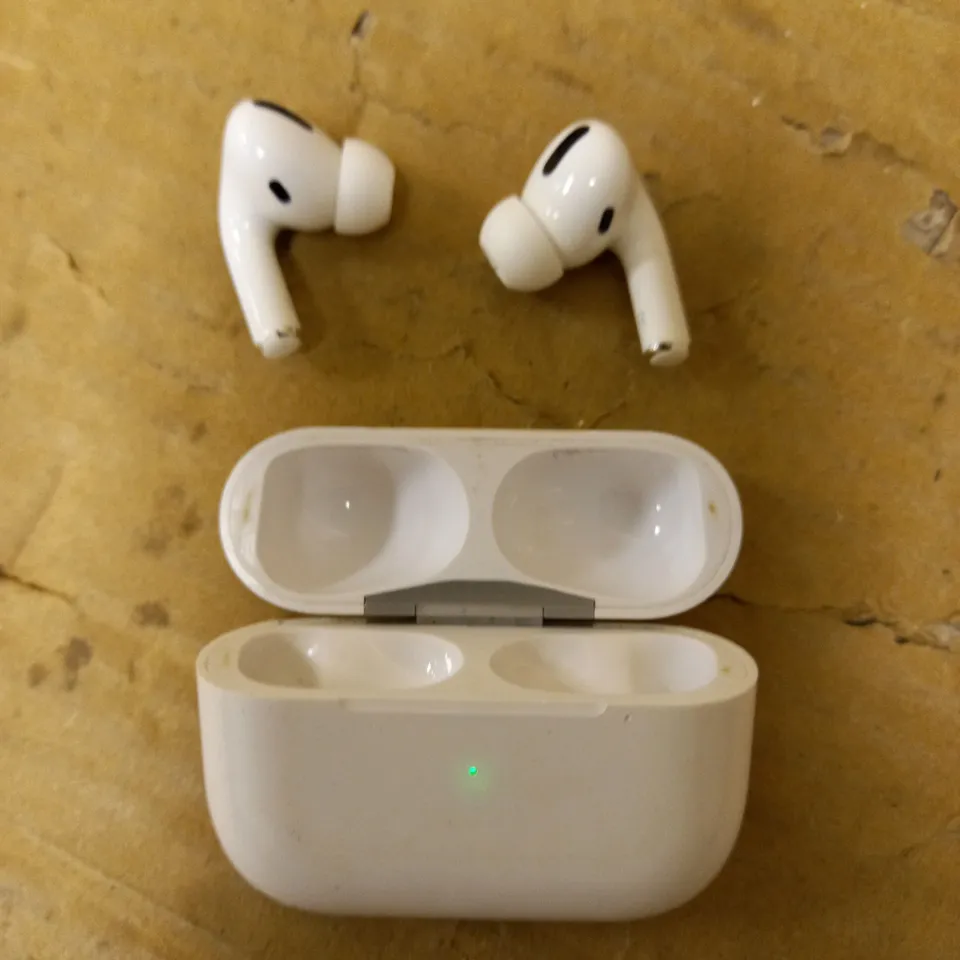 APPLE AIRPODS PRO