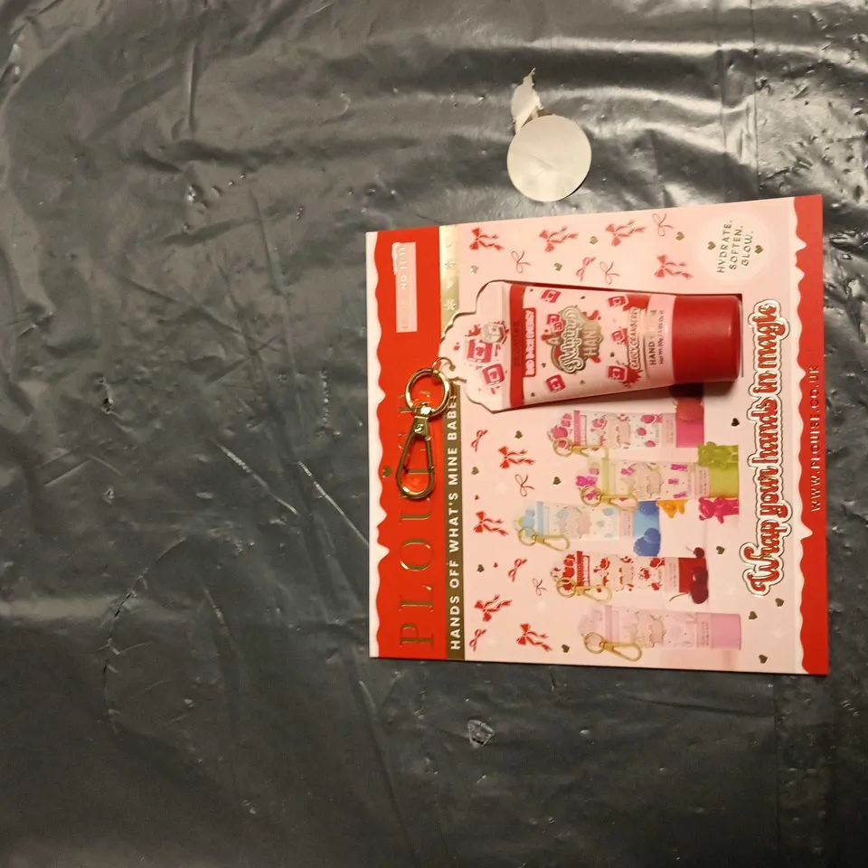 PLOUISE GIFT SET INCLUDING THREE ASSORTED LIP OILS AND HAND CREAM