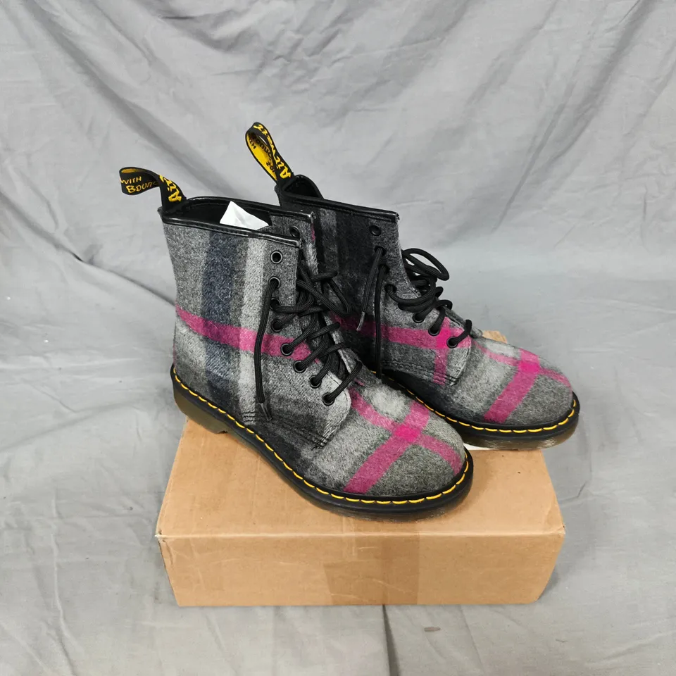 DR. MARTENS 8-EYE WOOL PLAID BOOTS – GREY WITH PINK STRIPES. SIZE 6