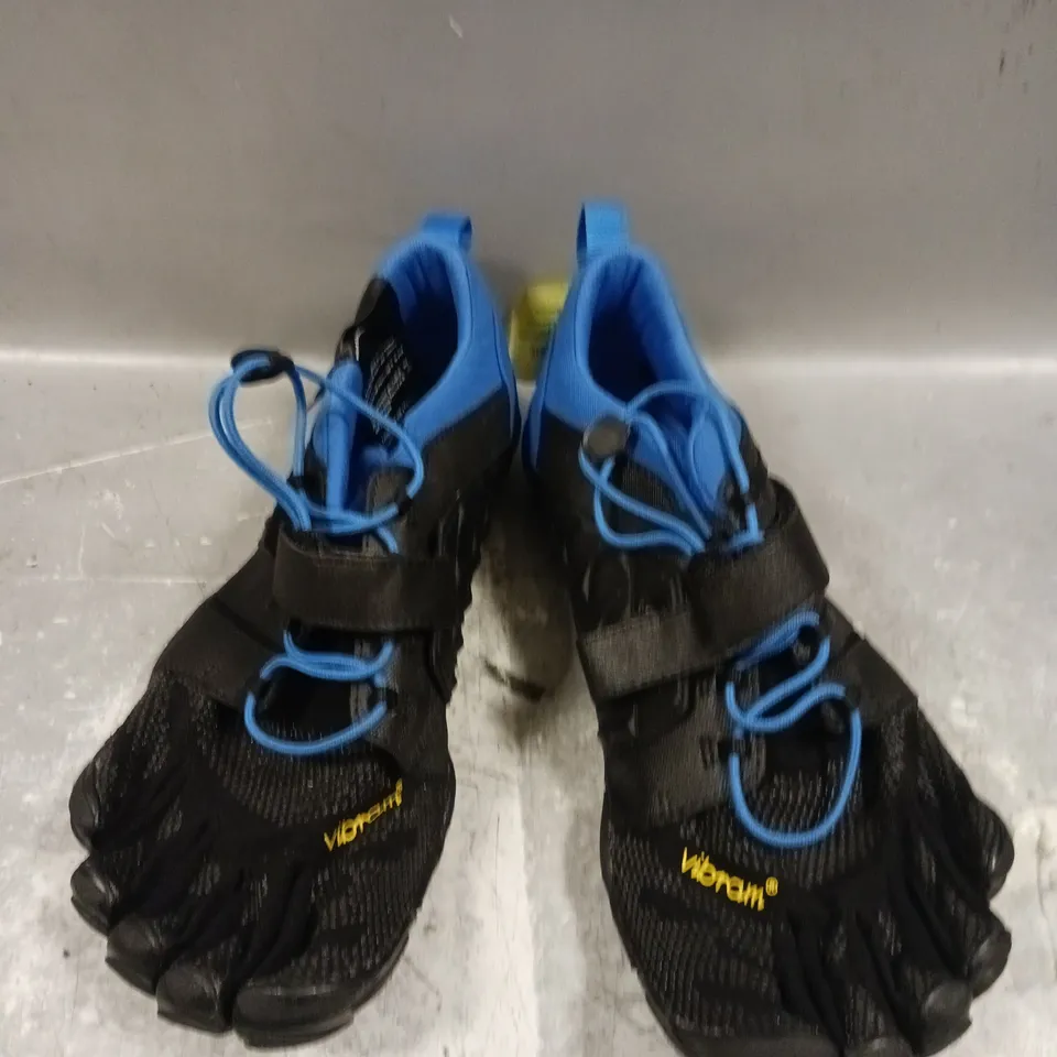 PAIR OF VIBRAM V-TRAIN 2.0 FIVE FINGER SHOES - 9