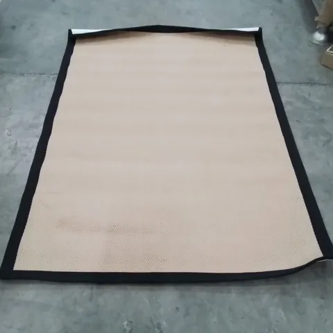 QUALITY DESIGNER RUG - APPROXIMATELY 200 x 140cm