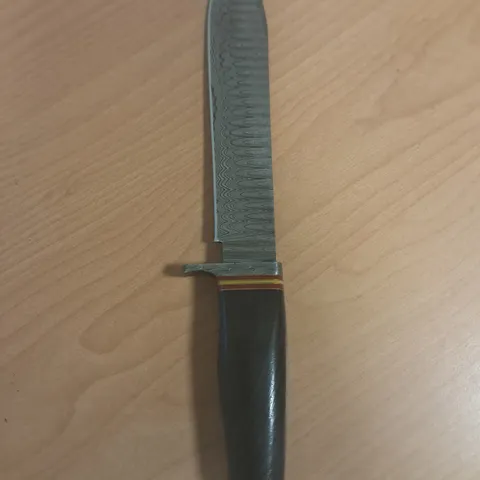 8" WOODEN HANDLED HUNTING KNIFE WITH TEXTURED BLADE