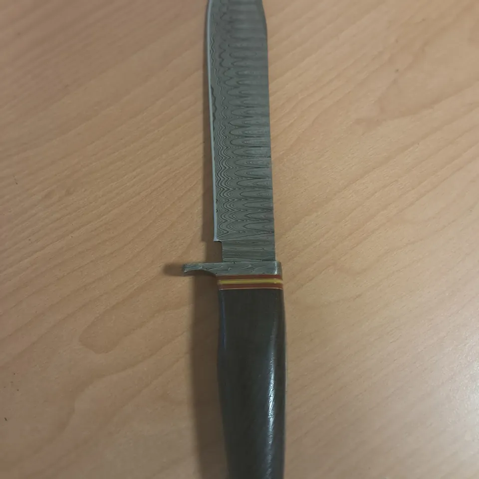 8" WOODEN HANDLED HUNTING KNIFE WITH TEXTURED BLADE
