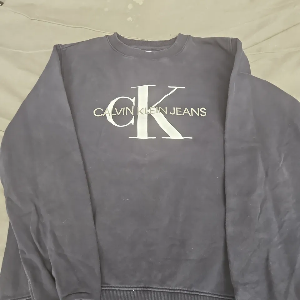 CALVIN KLEIN JEANS SWEATSHIRT – NAVY – UK M