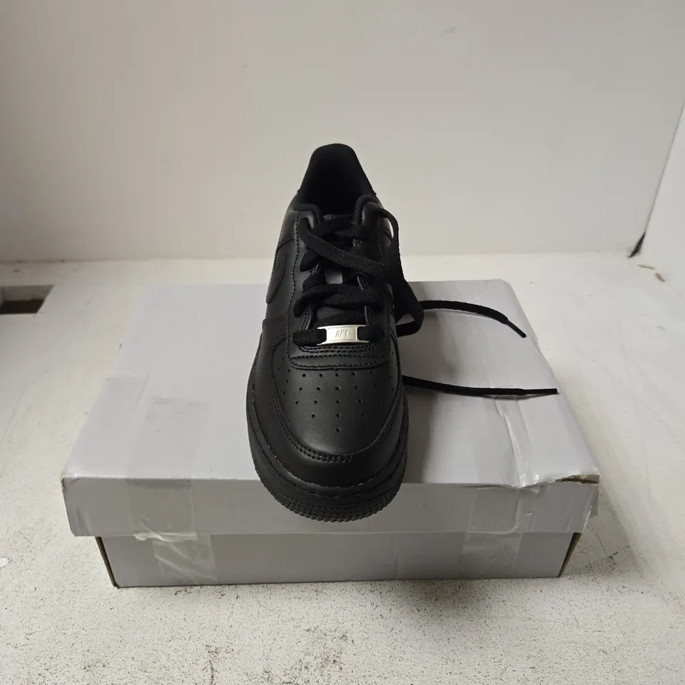 NIKE AIR FORCE 1 LE BLACK – UK 6