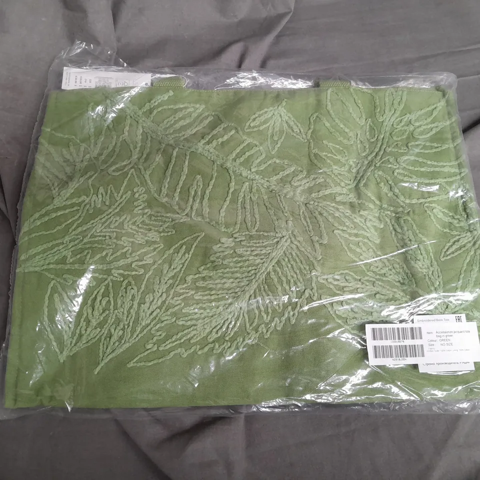 ACCESSORISE LONDON JACQUARD TOTE BAG IN GREEN