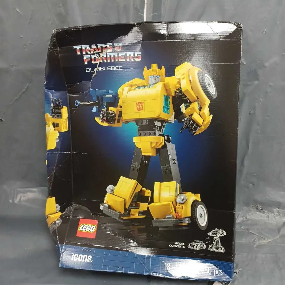 BOXED LEGO TRANSFORMERS BUMBLEBEE SET - 10338