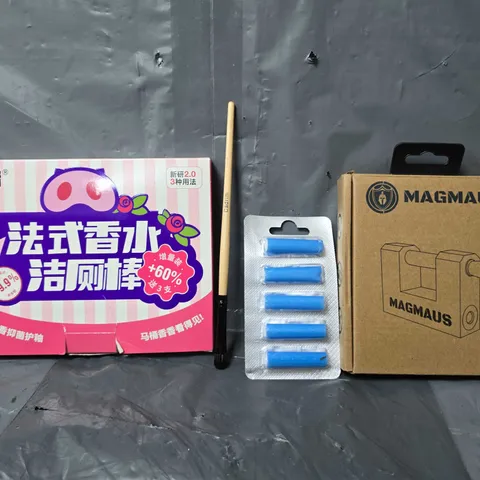 APPROXIMATELY 15 ASSORTED ITEMS TO INCLUDE - MAGMAUS LOCK , PAINT BRUSH ETC