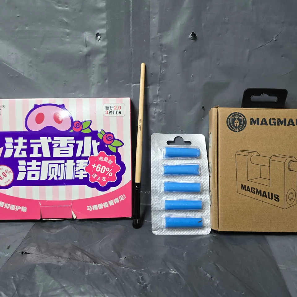 APPROXIMATELY 15 ASSORTED ITEMS TO INCLUDE - MAGMAUS LOCK , PAINT BRUSH ETC