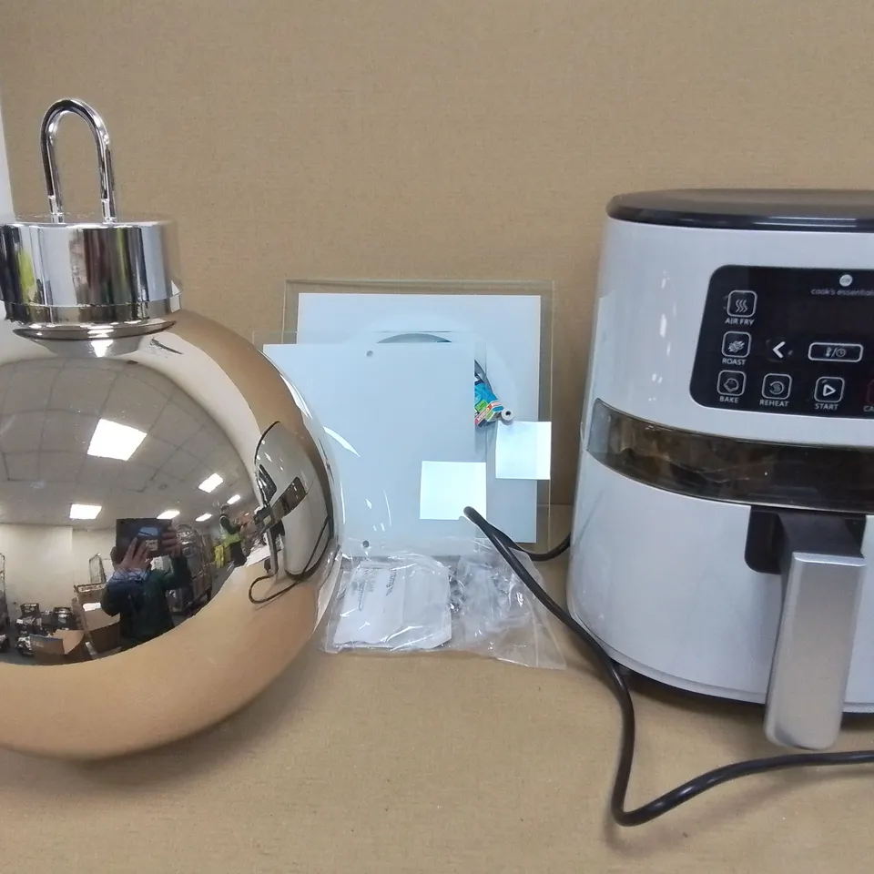 LOT OF 4 ASSORTED ITEMS TO INCLUDE COOKS ESSENTIALS FRYER, OVERSIZED BAUBLE, CEILING LIGHT AND DISPLAY MONITOR