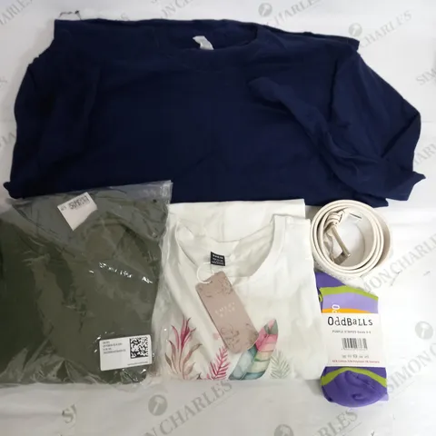 BOX OF APPROXIMATELY 25 ASSORTED CLOTHING ITEMS TO INCUDE - T-SHIRT - BELT - SOCKS - ETC