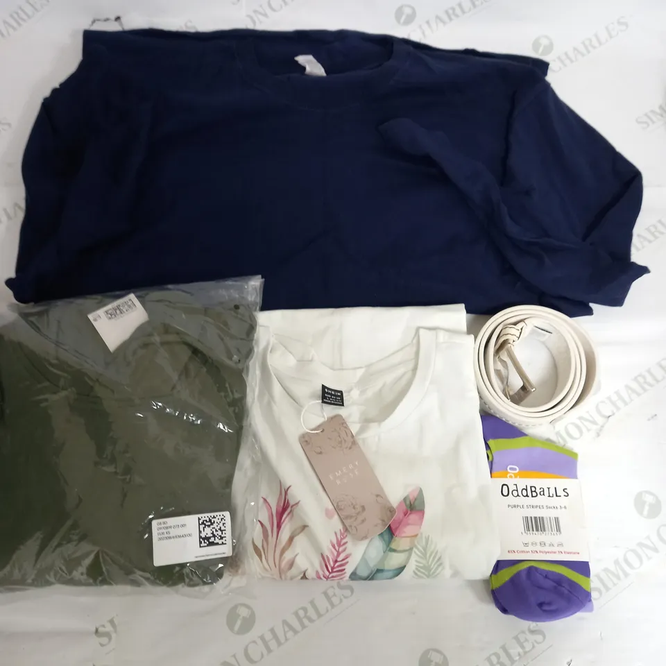 BOX OF APPROXIMATELY 25 ASSORTED CLOTHING ITEMS TO INCUDE - T-SHIRT - BELT - SOCKS - ETC