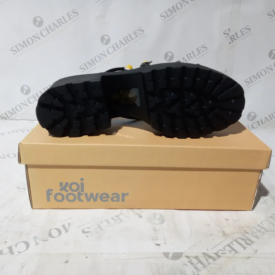 BRAND NEW BOXED PAIR OF KOI VEGAN LEATHER BLOOMING DAISY OASIS STRAPPY SLIDERS IN BLACK UK SIZE 9